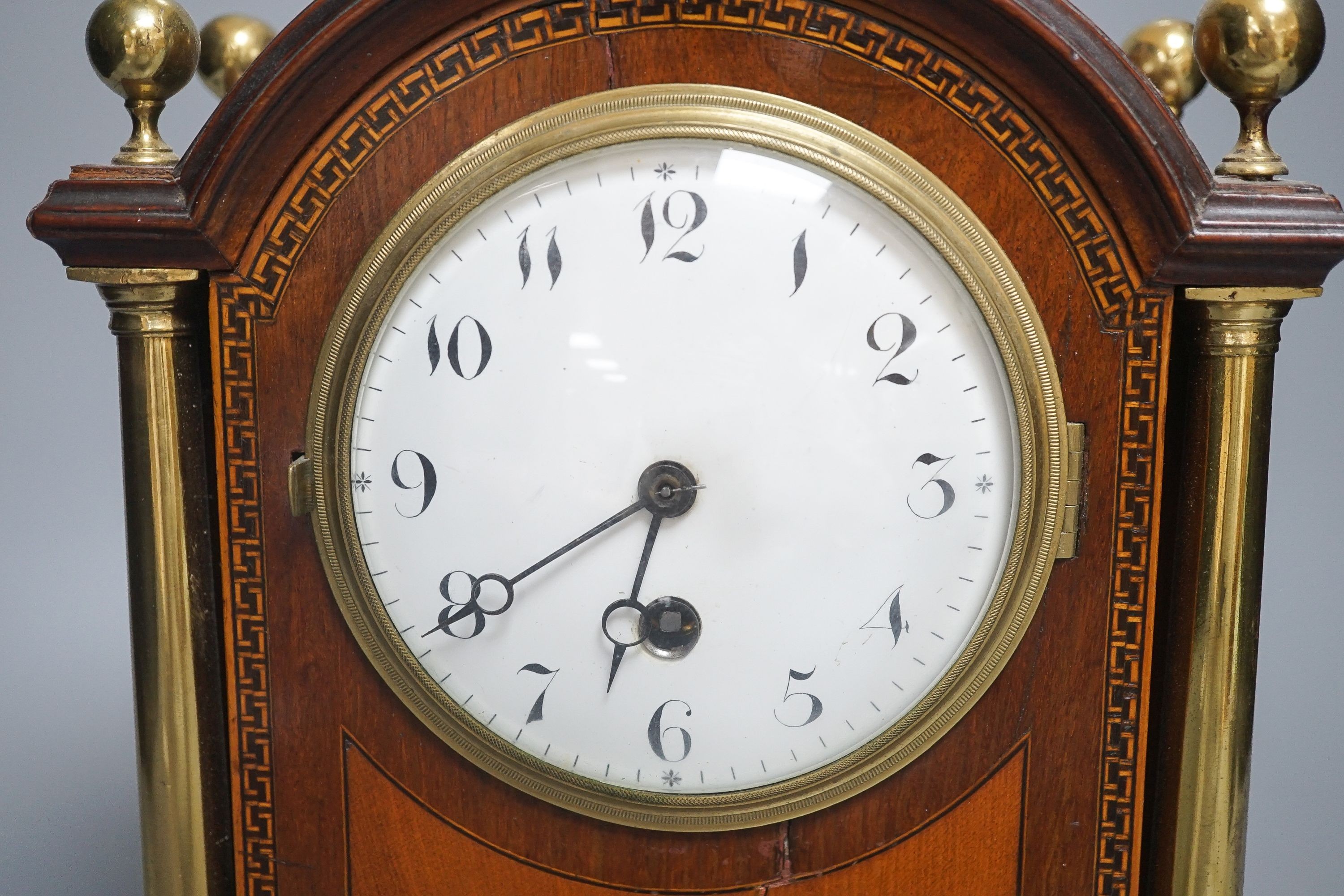 An Edwardian mahogany and marquetry arched mantel clock 30cm
